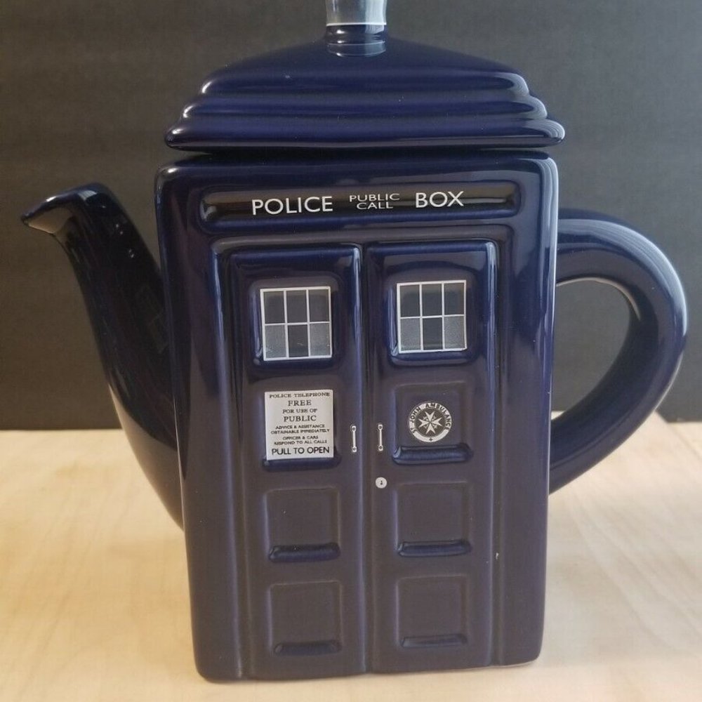 DR182 Doctor Who Tardis Teapot Time Machine Sci Fi BBC Blue Police Call Box